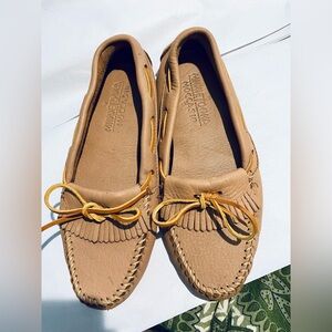 Minnetonka Kilty Moose Leather Driving Mocs. Size 8. Light Brown Women’s size 8